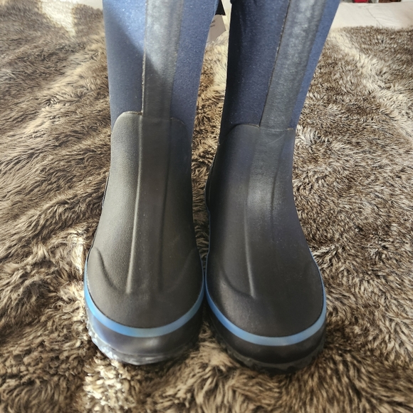 BNWT- Kids Storm by Cougar boots- size 2 - Picture 4 of 5